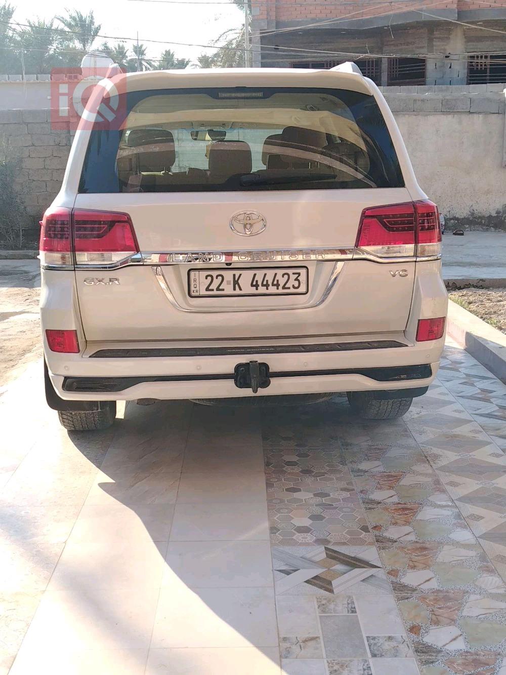 تۆیۆتا لاند کروزەر